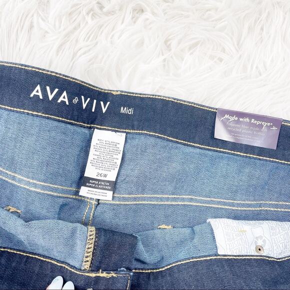 Ava & Viv Women's Plus Size Denim Midi Shorts, Dark Denim Wash Size 26W - Picture 3 of 5